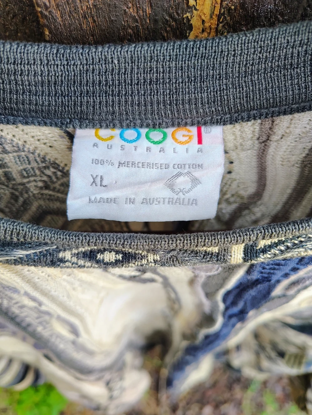 Men's COOGI Arrows Sweater, size XL - Picture 9 of 10